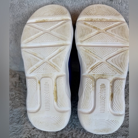 All in Motion Smooth Outsole Sneakers- Size 4 - Picture 10 of 10